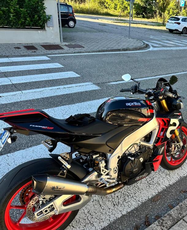 Aprilia Tuono 1100 V4 Factory (2021 - 24) (2)