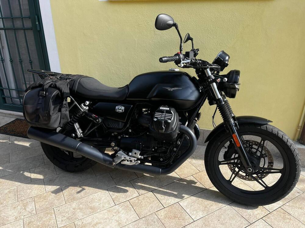 Moto Guzzi V7 Stone (2021 - 24)