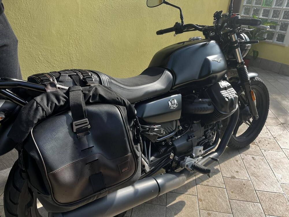 Moto Guzzi V7 Stone (2021 - 24) (4)