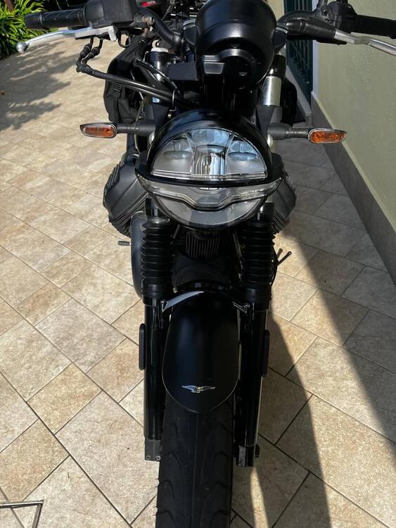 Moto Guzzi V7 Stone (2021 - 24) (5)