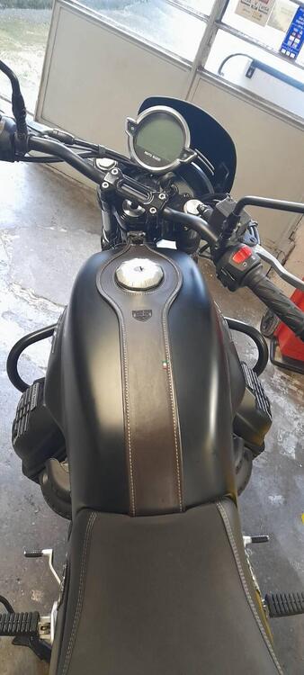 Moto Guzzi V7 Stone (2021 - 24) (2)