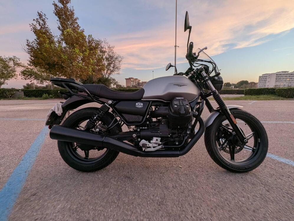 Moto Guzzi V7 Stone (2021 - 24) (4)