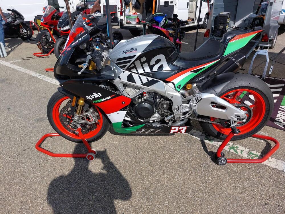 Aprilia RSV4 RF (2017 - 19) (2)