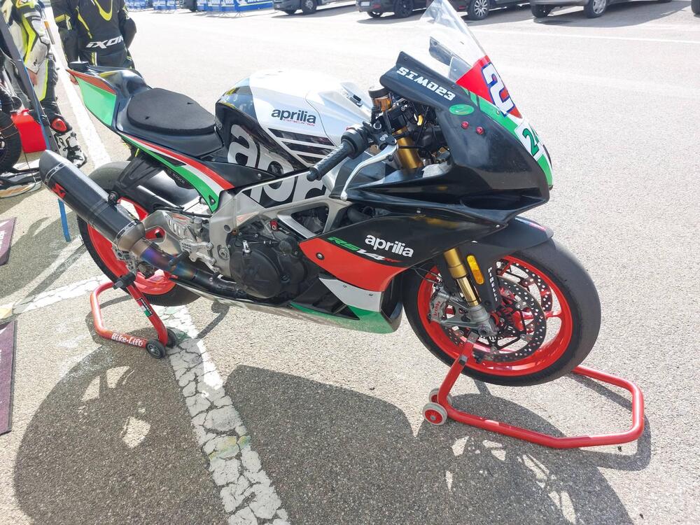 Aprilia RSV4 RF (2017 - 19) (3)