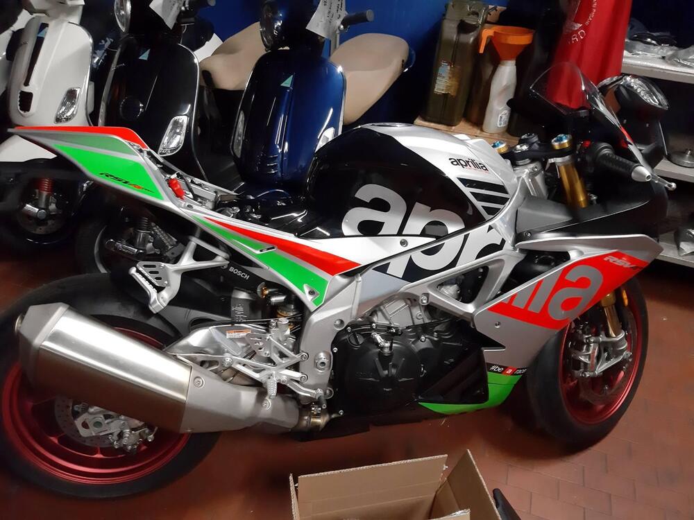 Aprilia RSV4 RF (2017 - 19) (4)