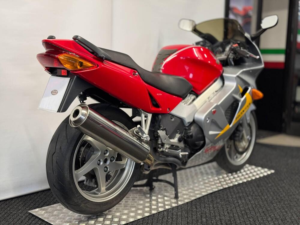 Honda VFR 800 (1998 - 01) (5)