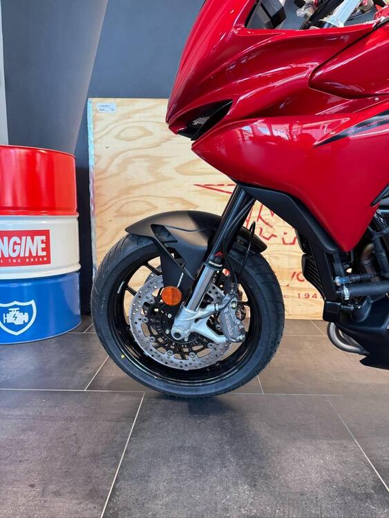 MV Agusta Turismo Veloce 800 R (2023 - 24) (3)