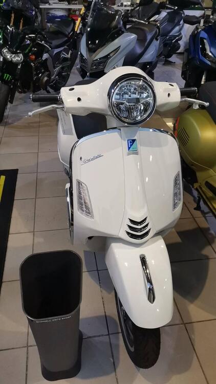 Vespa GTS 300 Super (2023 - 24) (2)