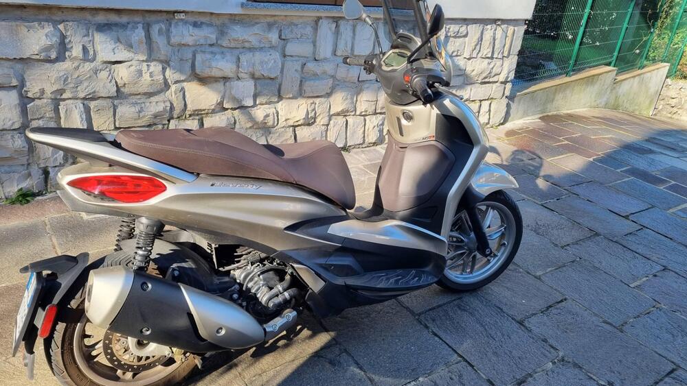 Piaggio Beverly 300 Hpe (2021) (2)