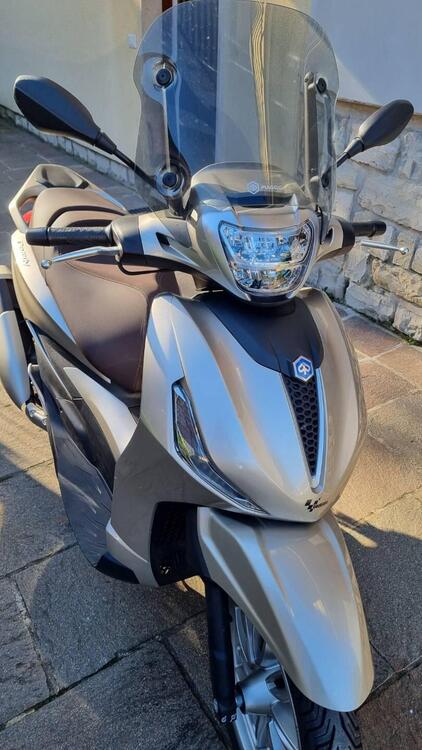 Piaggio Beverly 300 Hpe (2021) (4)