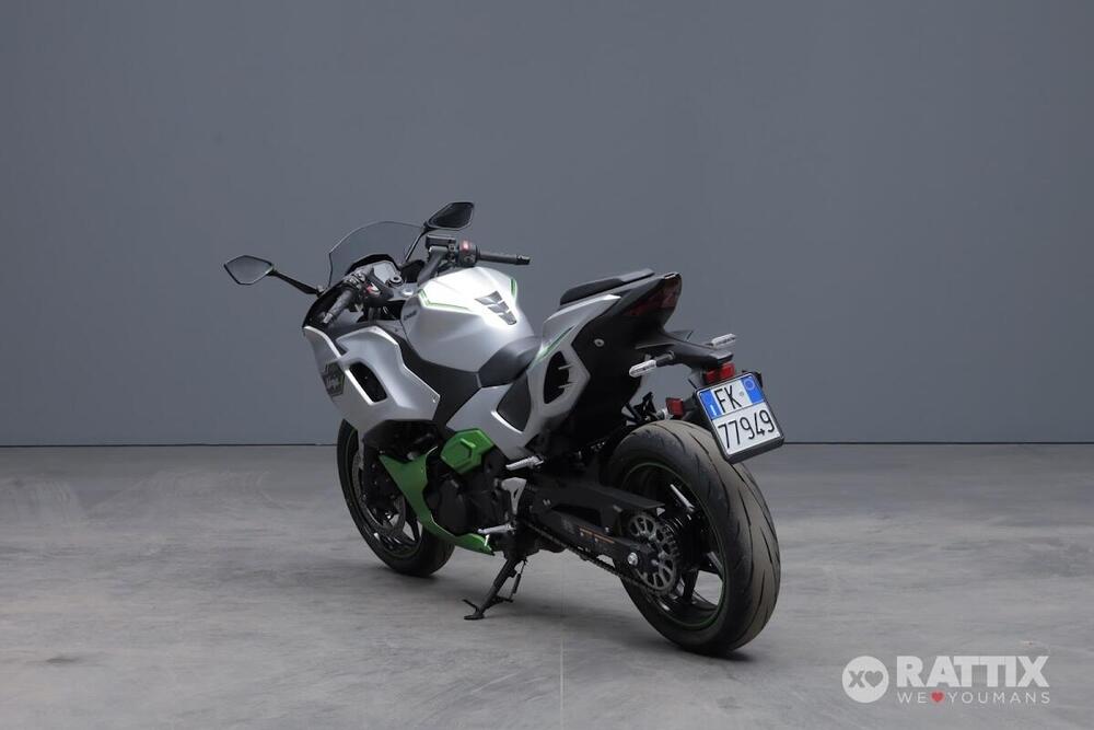 Kawasaki Ninja 7 Hybrid (2024) (5)