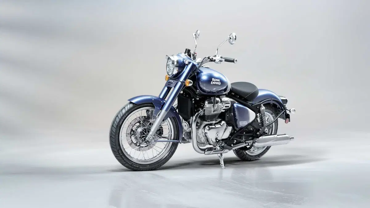 Royal Enfield Classic 650 TEST: back to the future! [VIDEO & GALLERY] (17)