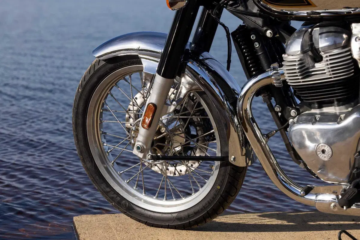 Royal Enfield Classic 650 TEST: back to the future! [VIDEO & GALLERY] (2)