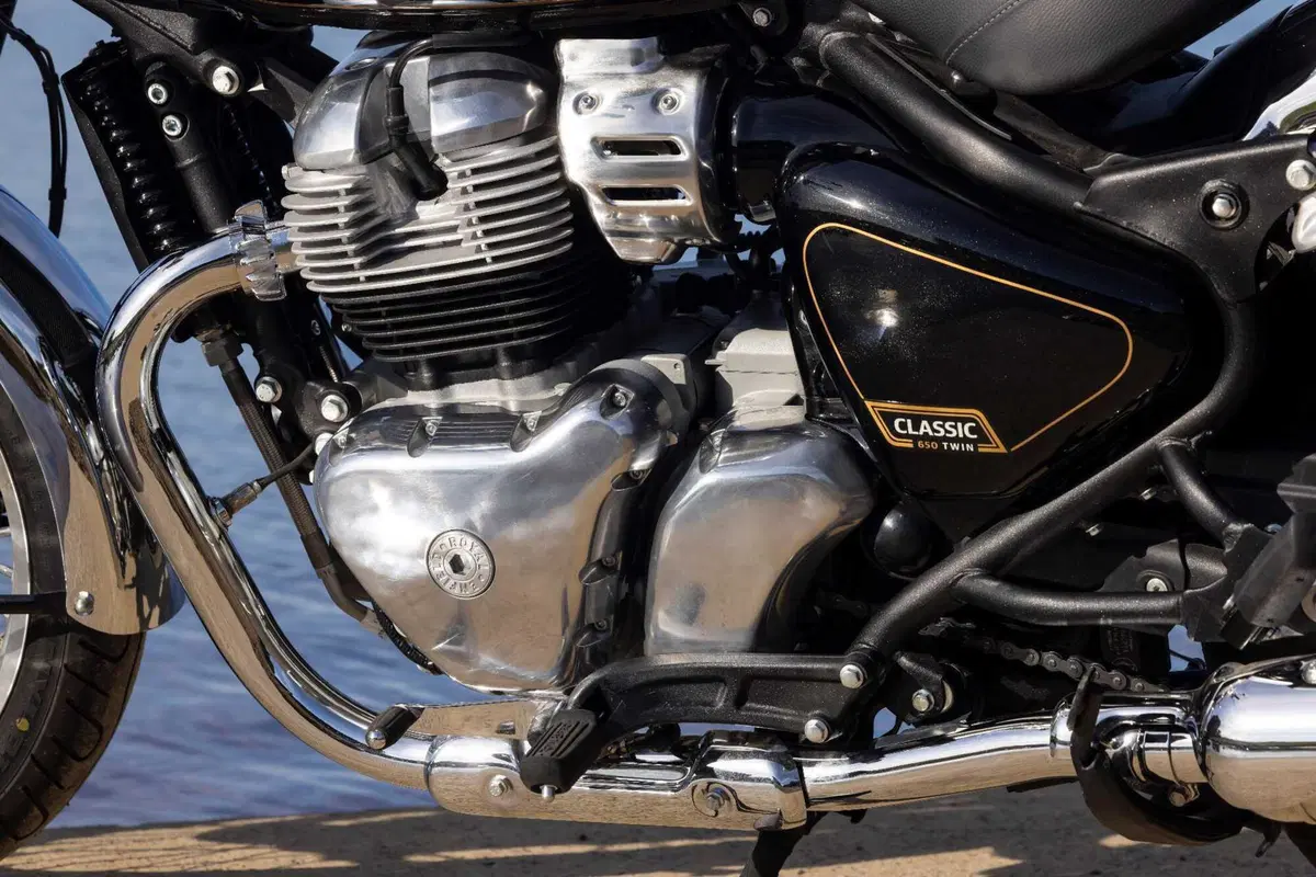 Royal Enfield Classic 650 TEST: back to the future! [VIDEO & GALLERY] (3)