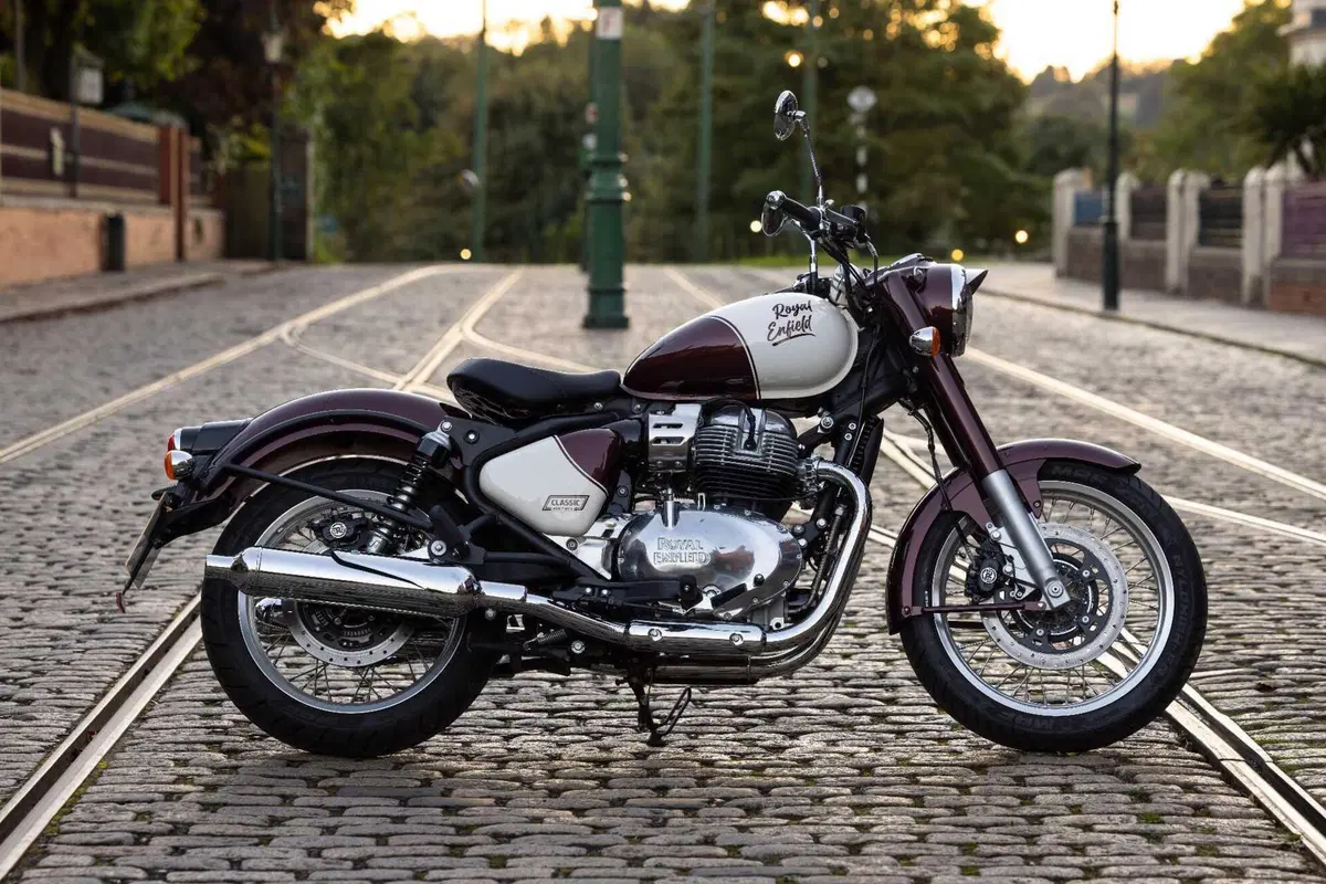 Royal Enfield Classic 650 TEST: back to the future! [VIDEO & GALLERY] (7)