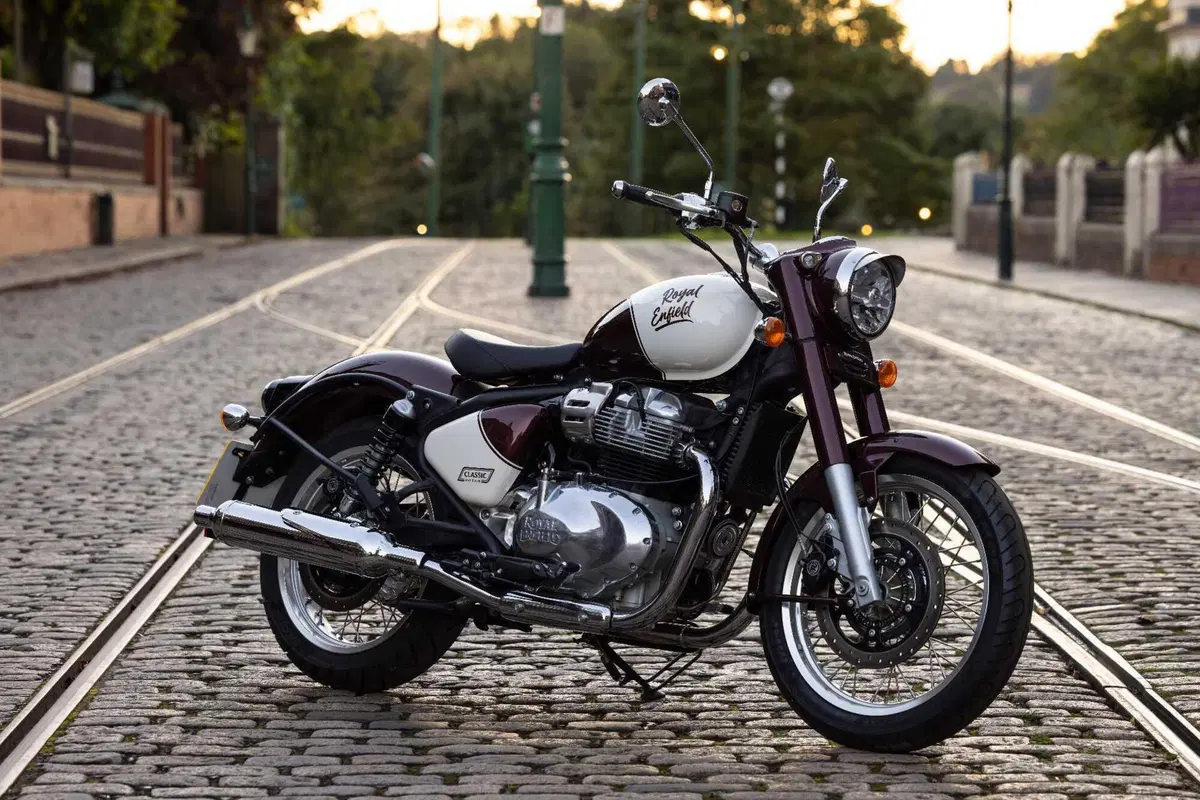 Royal Enfield Classic 650 TEST: back to the future! [VIDEO & GALLERY] (8)