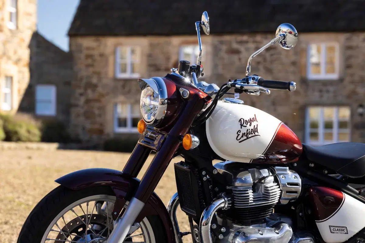 Royal Enfield Classic 650 TEST: back to the future! [VIDEO & GALLERY] (9)