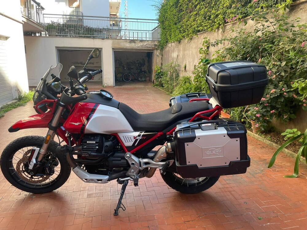 Moto Guzzi V85 TT (2021 - 23) (2)