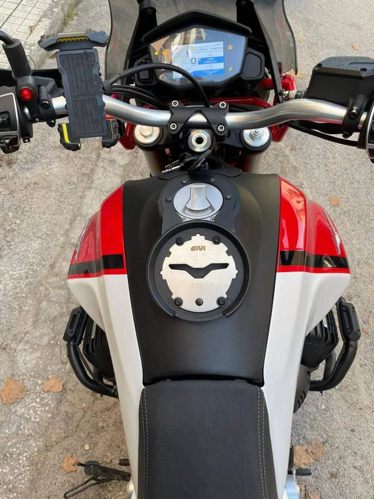 Moto Guzzi V85 TT (2021 - 23) (9)