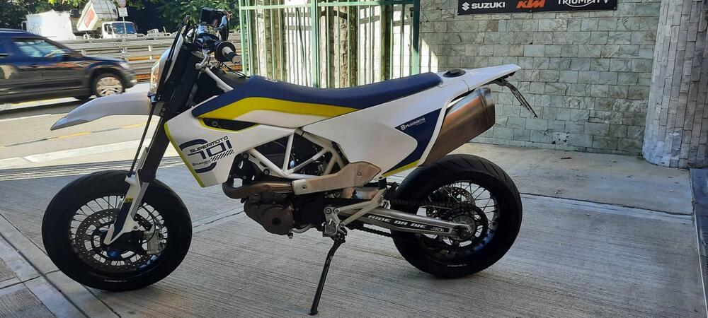 Husqvarna 701 Supermoto (2017 - 19) (2)