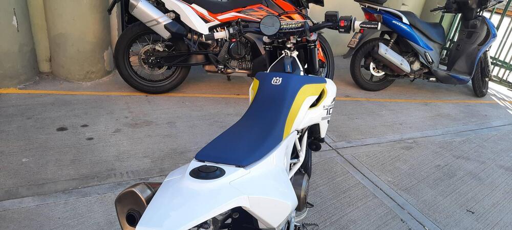 Husqvarna 701 Supermoto (2017 - 19) (4)