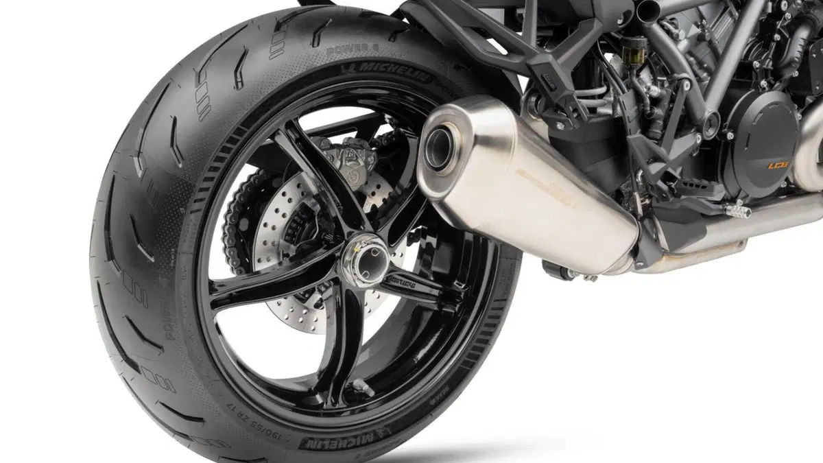 KTM 1390 Super Duke GT 1390 Super Duke GT (2025) (11)