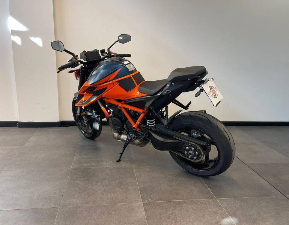 KTM 1290 Super Duke R (2020) (2)