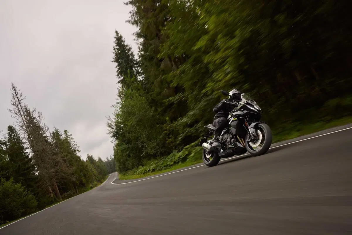 Tiger Sport 800: a EICMA la crossover sportiva di Triumph (3)