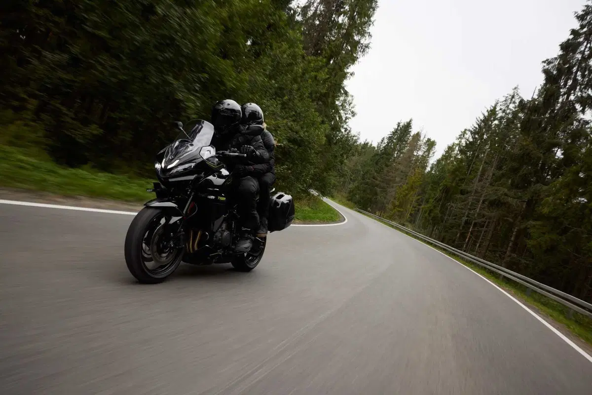 Tiger Sport 800: a EICMA la crossover sportiva di Triumph (4)