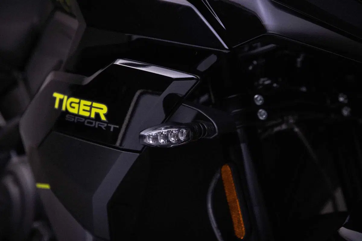 Tiger Sport 800: a EICMA la crossover sportiva di Triumph (6)