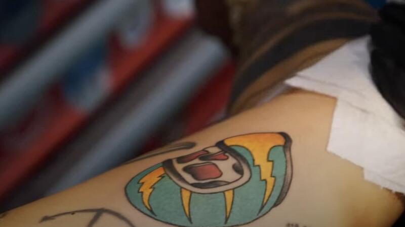 Moto e tatuaggi: un legame indissolubile [VIDEO]