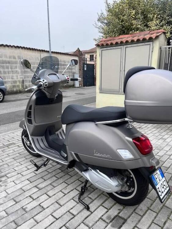 Vespa GTS 300 Super Tech (2023 - 24) (2)