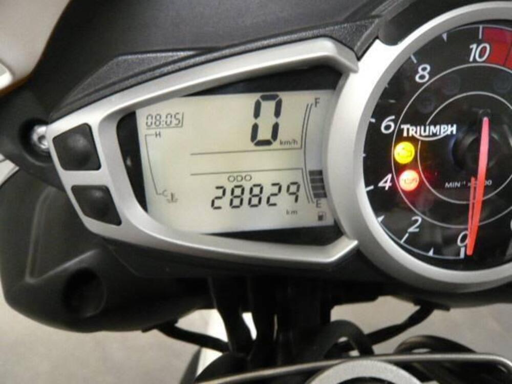 Triumph Speed Triple 1050 (2011 - 13) (4)