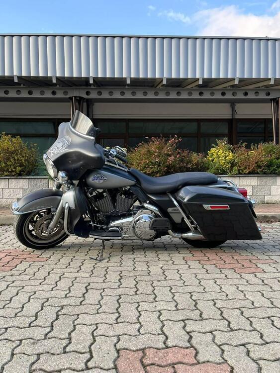 Harley-Davidson 1584 Electra Glide Ultra Classic (2007) - FLHTCU (2)