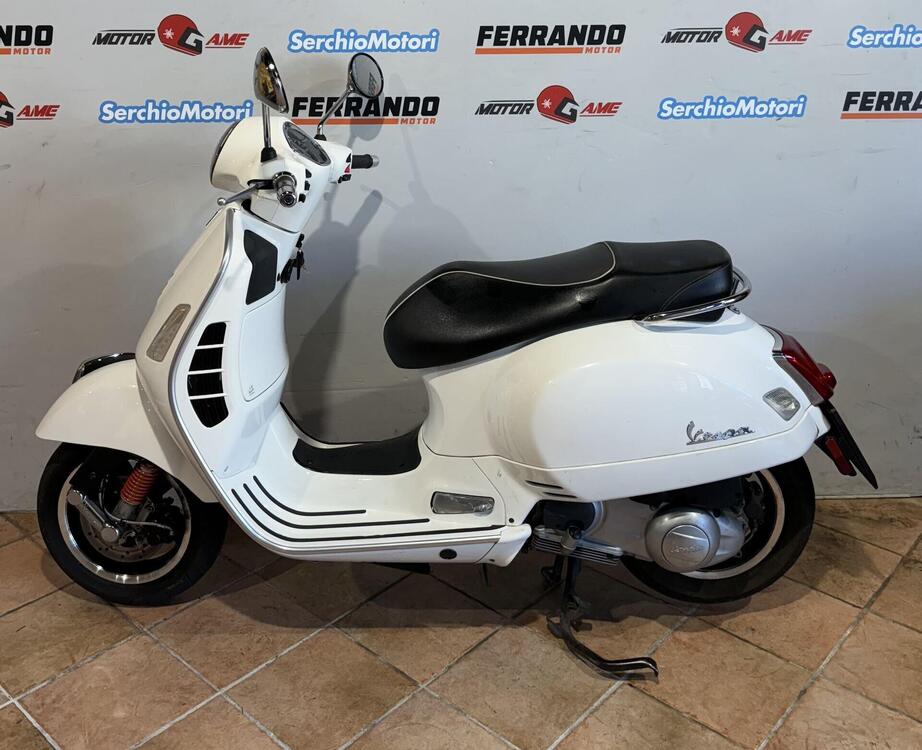 Vespa GTS 300 (2017 - 18) (2)