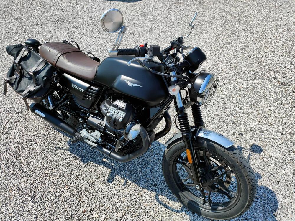 Moto Guzzi V7 III Stone (2017 - 20) (3)