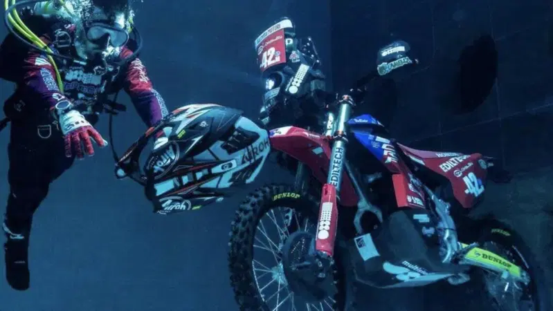 Una Honda da Rally sott'acqua (a 42 metri di profondit&agrave;) [VIDEO]