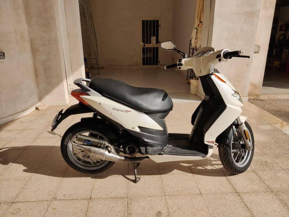 Aprilia Sportcity One 50 (2008 - 12) (2)