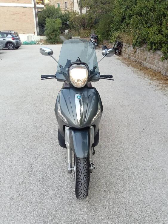 Piaggio Beverly 300 i.e. ABS-ASR (2016 - 20) (2)