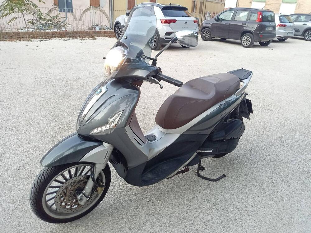 Piaggio Beverly 300 i.e. ABS-ASR (2016 - 20) (3)