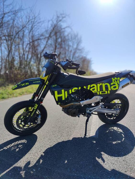 Husqvarna 701 Supermoto (2022) (3)