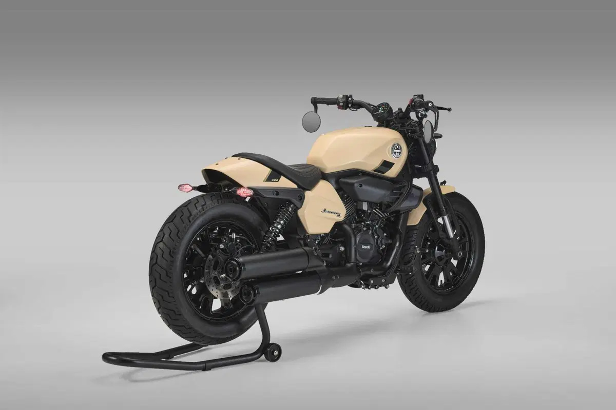 Benelli Leoncino Bobber 400 a EICMA 2024 (7)