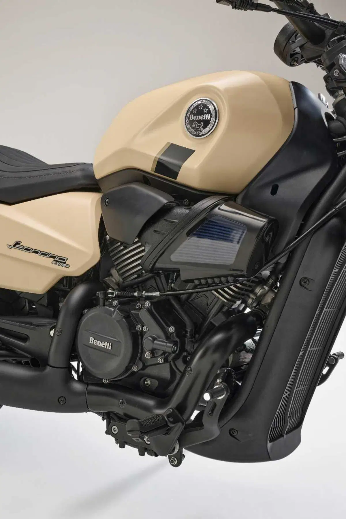 Benelli Leoncino Bobber 400 a EICMA 2024 (11)
