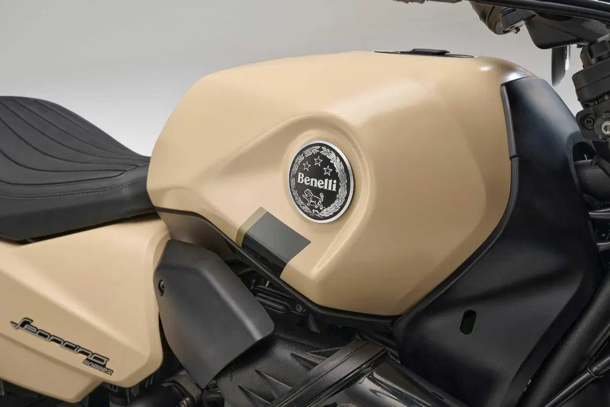 Benelli Leoncino Bobber 400 a EICMA 2024 (12)
