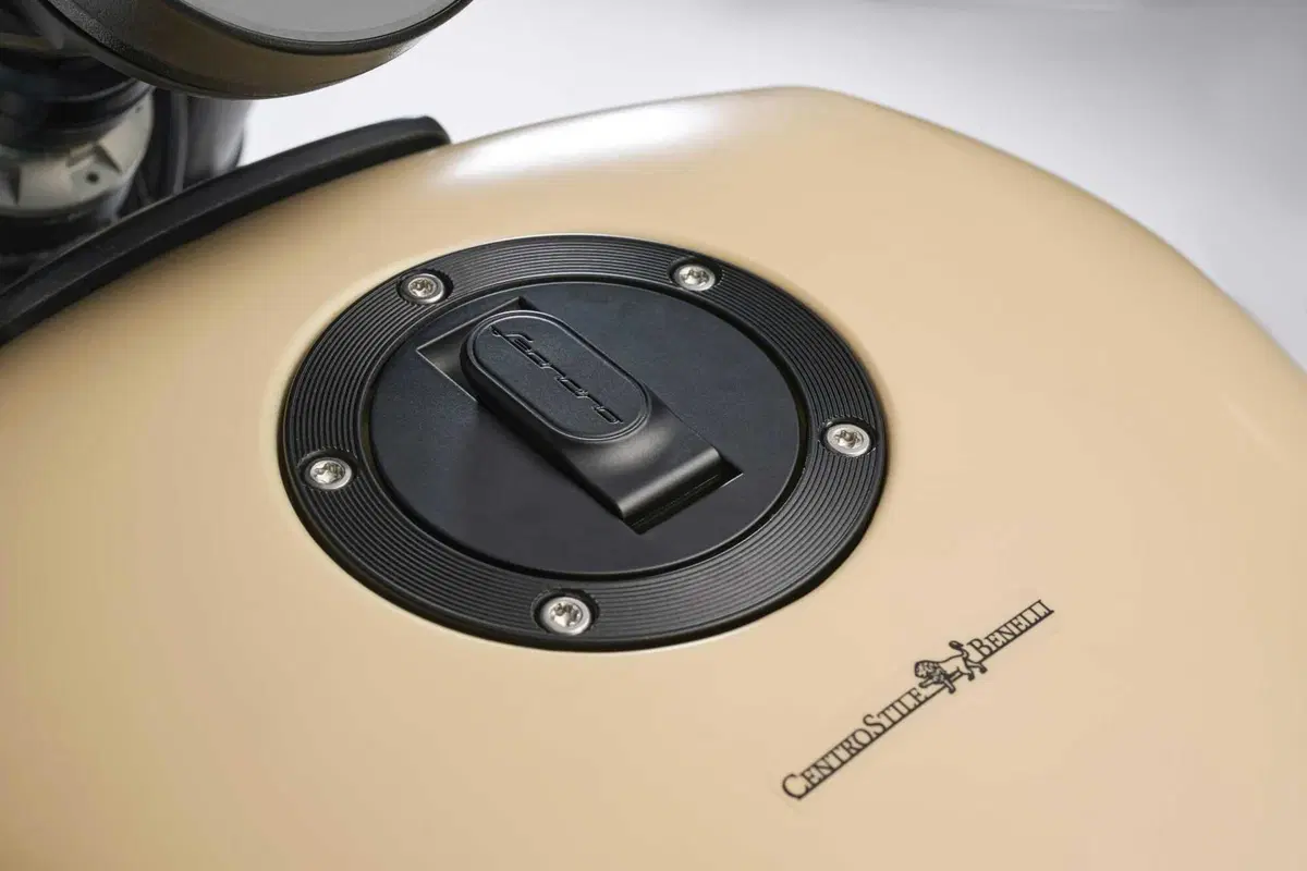 Benelli Leoncino Bobber 400 a EICMA 2024 (21)