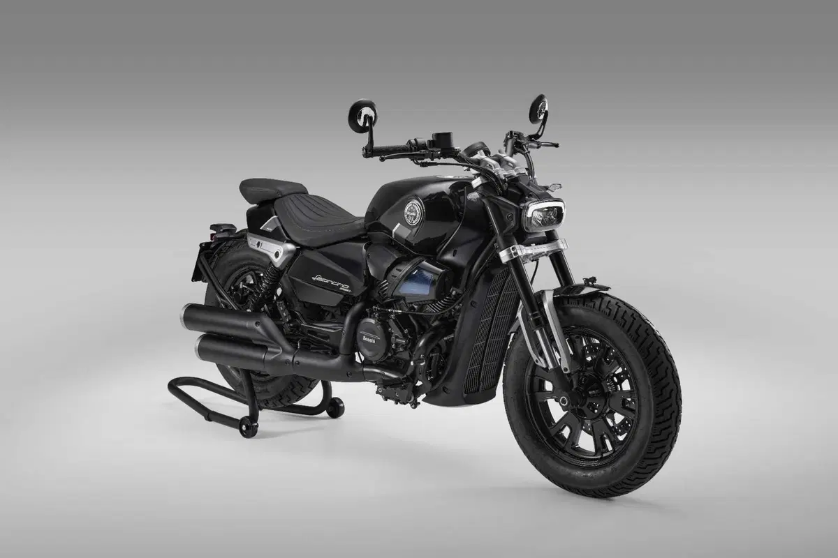 Benelli Leoncino Bobber 400 a EICMA 2024 (24)