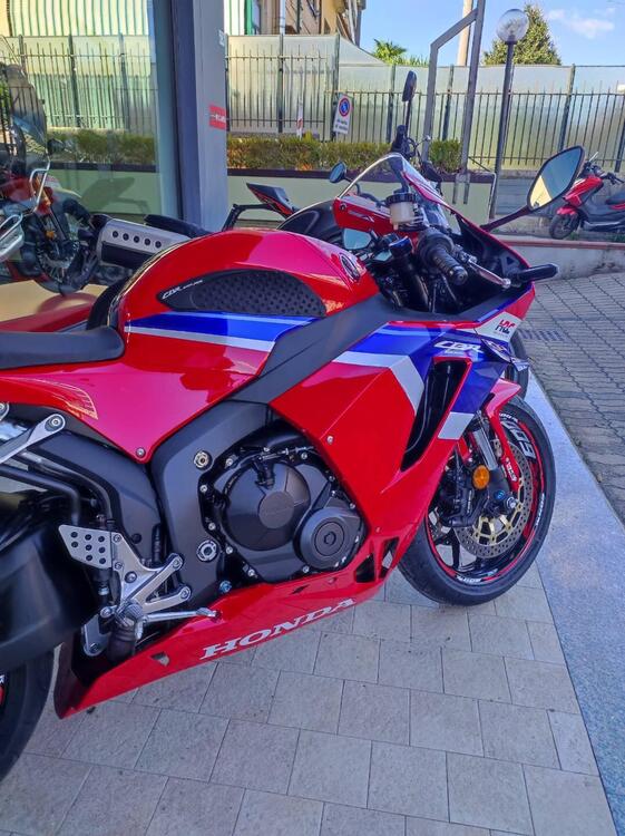 Honda CBR 600 RR (2024) (3)