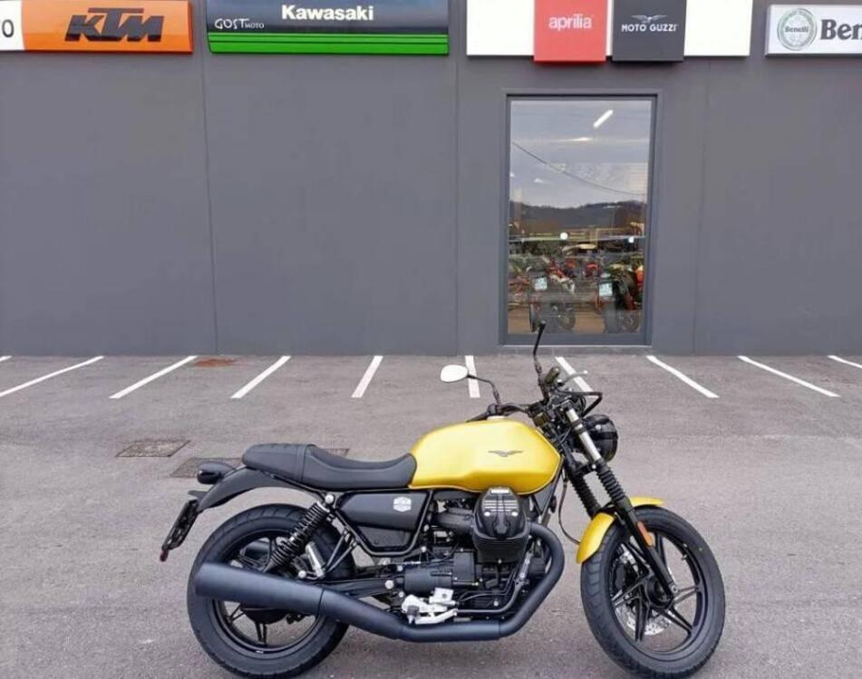 Moto Guzzi V7 Stone (2021 - 24)