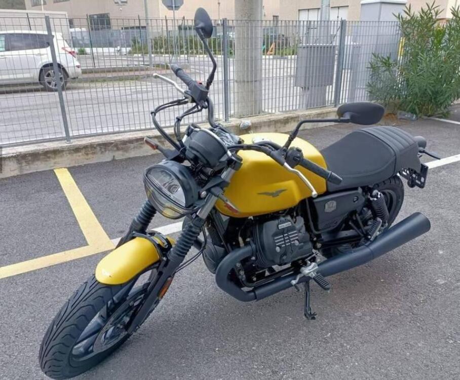 Moto Guzzi V7 Stone (2021 - 24) (3)