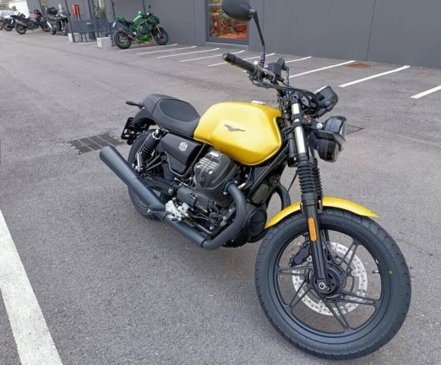 Moto Guzzi V7 Stone (2021 - 24) (4)